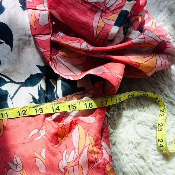 Isla & White  Silk Top - Picture 9 of 12